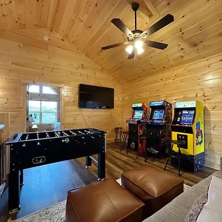 Wildwood Retreat Indoor Pool Hot Tub Game Area Villa
